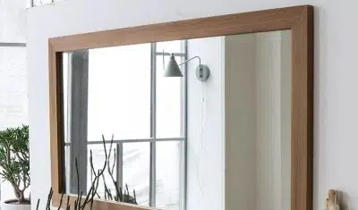 Quelle technique pour accrocher un miroir au mur sans clous 